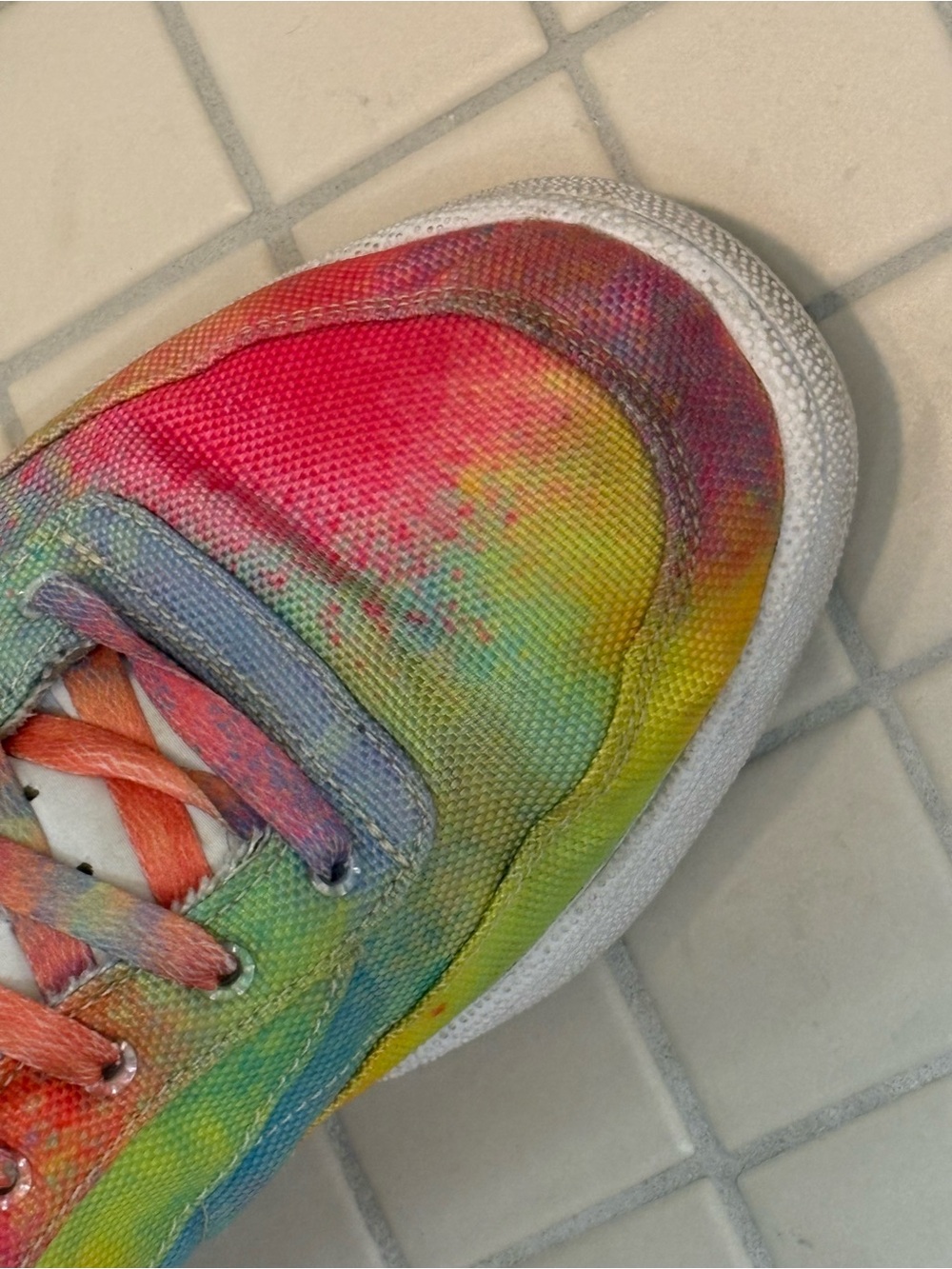 Reebok Multicolor Tie-Dye Canvas Sneaker ALL TYPES OF LOVE edition. Fair 10.5